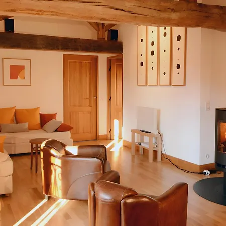 Le Loft Du Chant Du Buc Apartment *